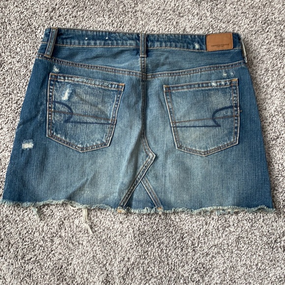 ❤️Sold❤️ AE Distressed Denim Skirt ❤️ - Picture 7 of 8